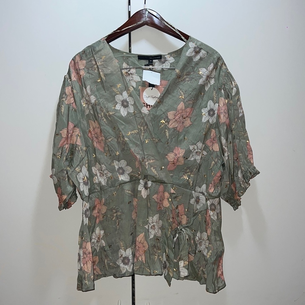 🌸Flowery blouse,elastic on the back and sleeves,perfect for spring and summer.